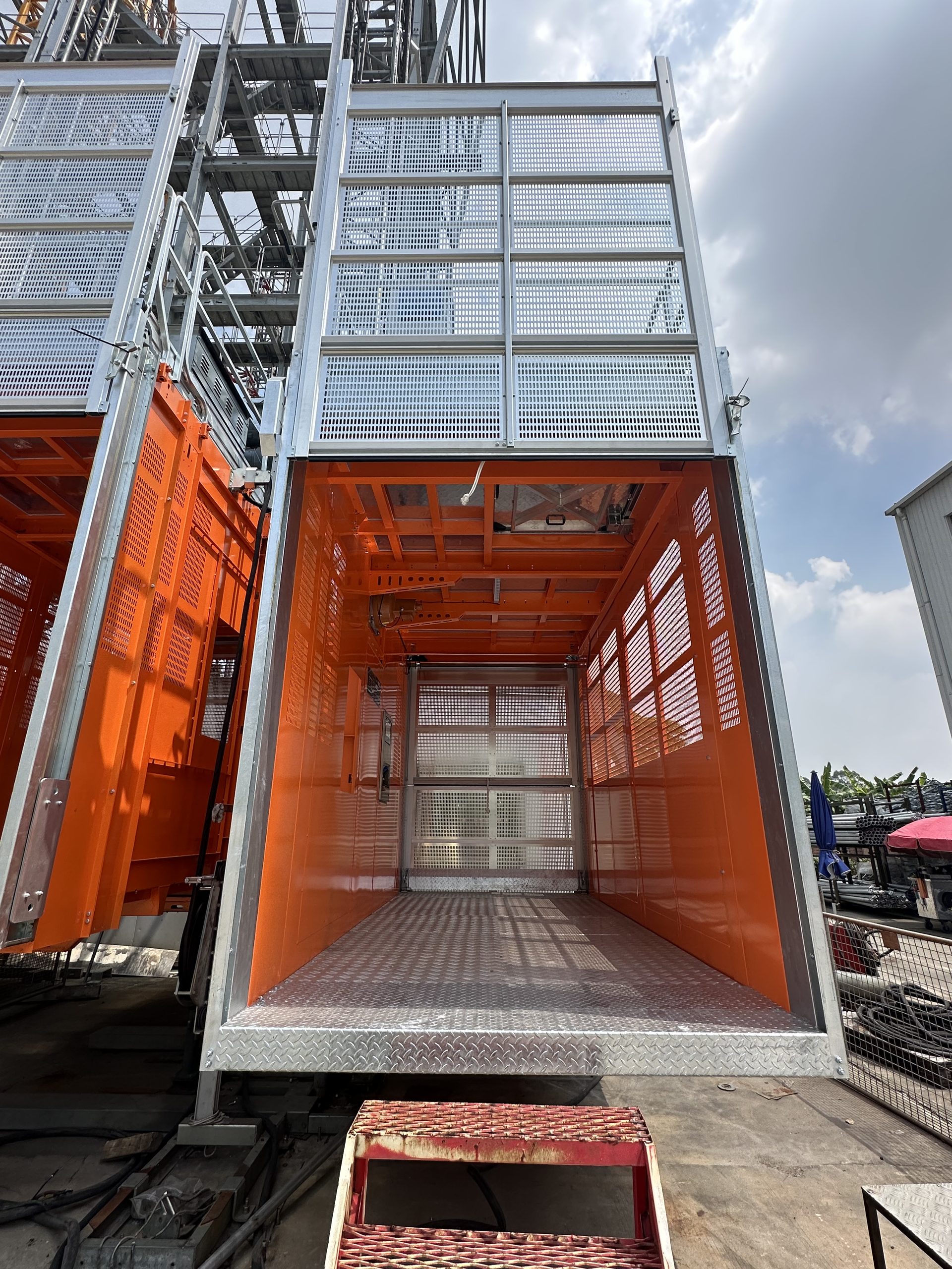 YHX hoist cage interior